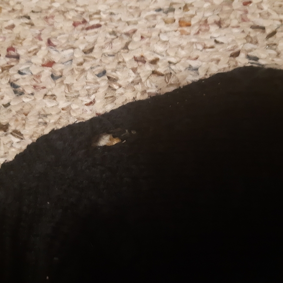 Guess knit top with detailed V-neck - Picture 4 of 5